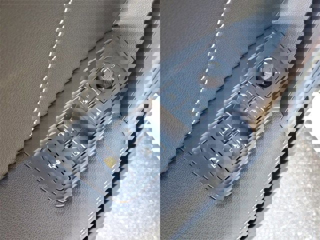 Certified 2024 Volkswagen Tiguan SE R-Line image 15