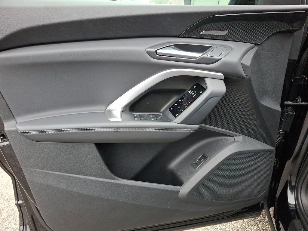 Used 2025 Audi Q5 Premium Plus w/ Premium Plus image 13