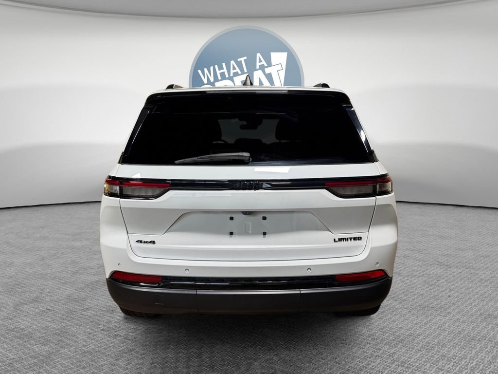 Used 2023 Jeep Grand Cherokee Limited w/ Black Appearance Package image 5