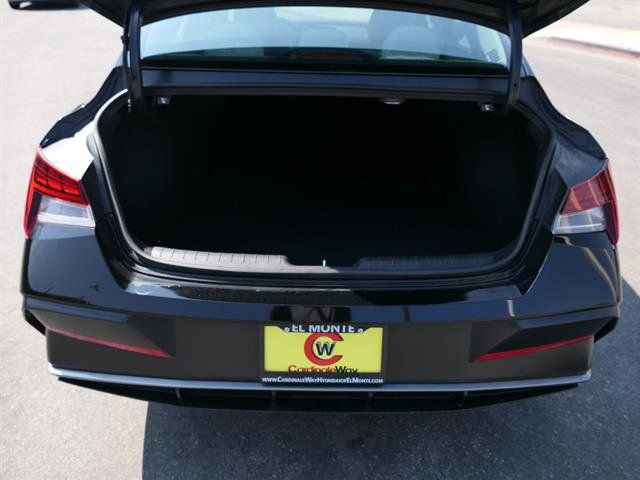 New 2025 Hyundai Elantra Limited image 22