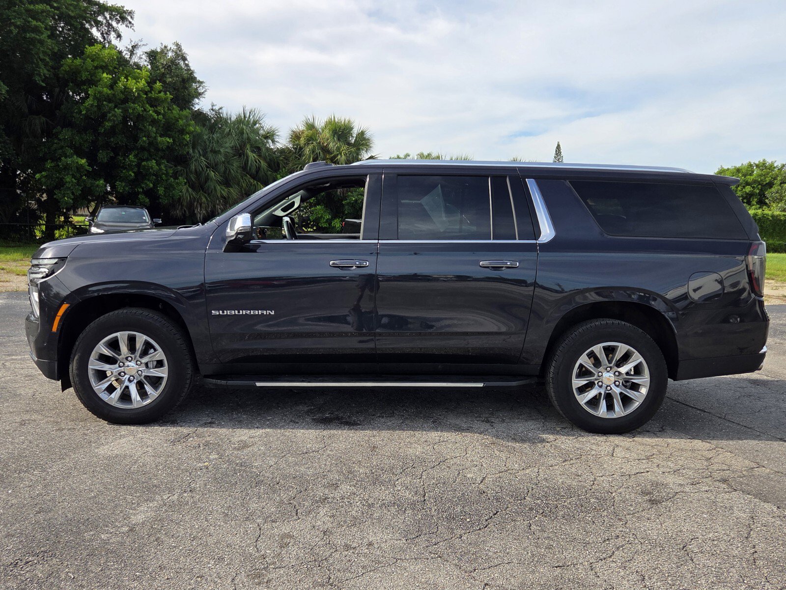 Used 2026 Chevrolet Suburban Premier AWD/4WD image 2