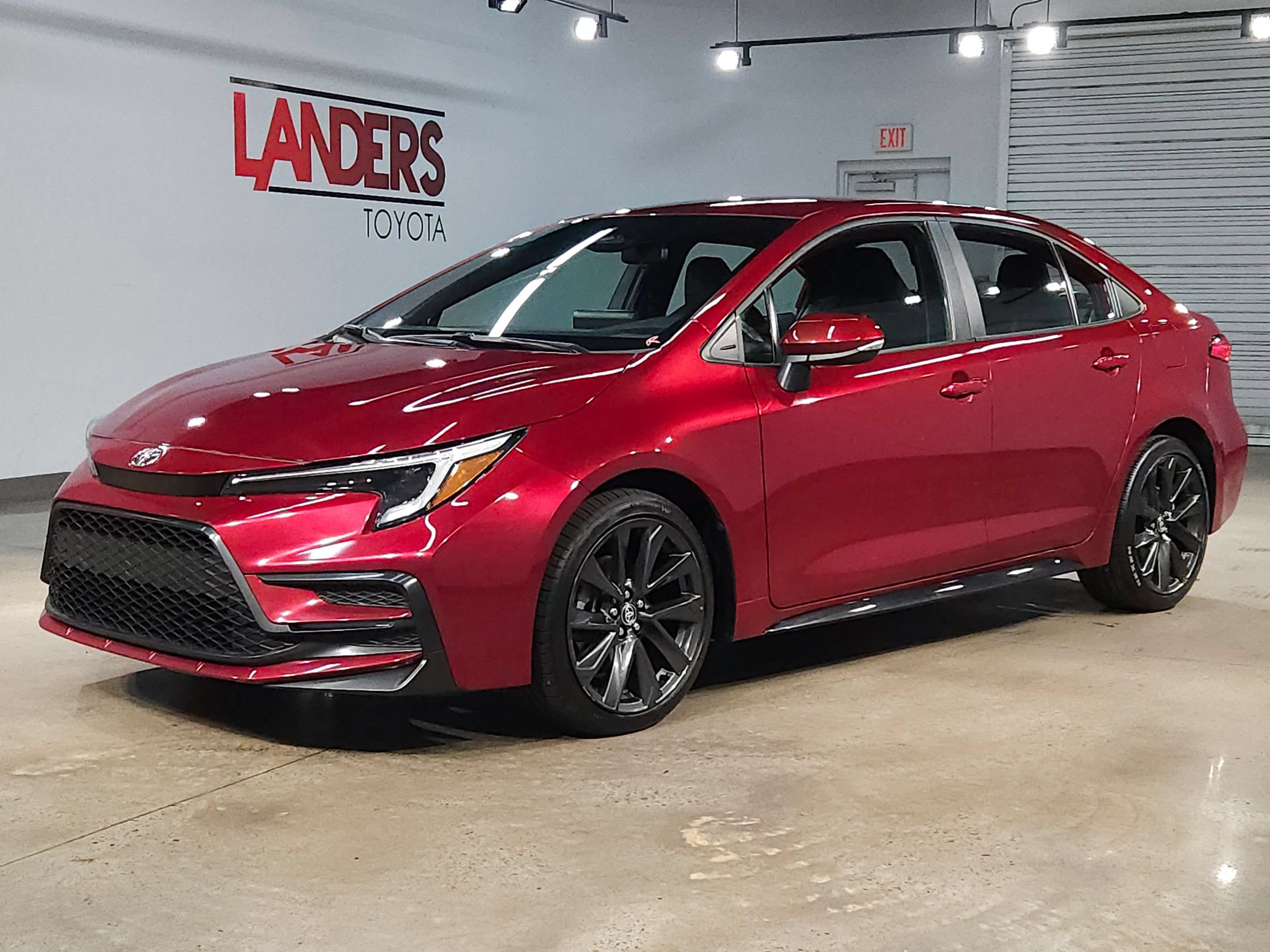 Used 2025 Toyota Corolla SE FWD image 3