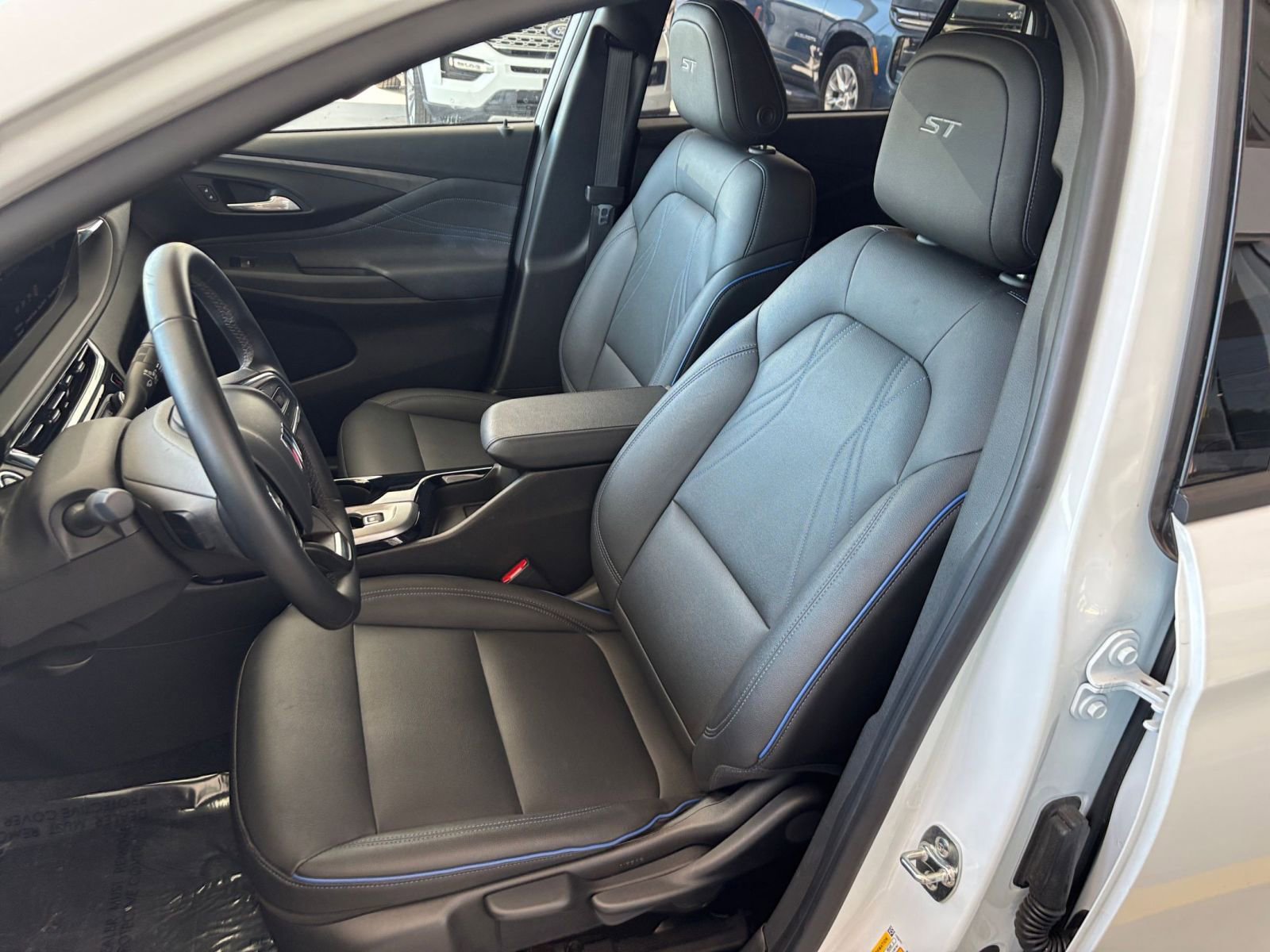 Used 2025 Buick Envista Sport Touring image 36