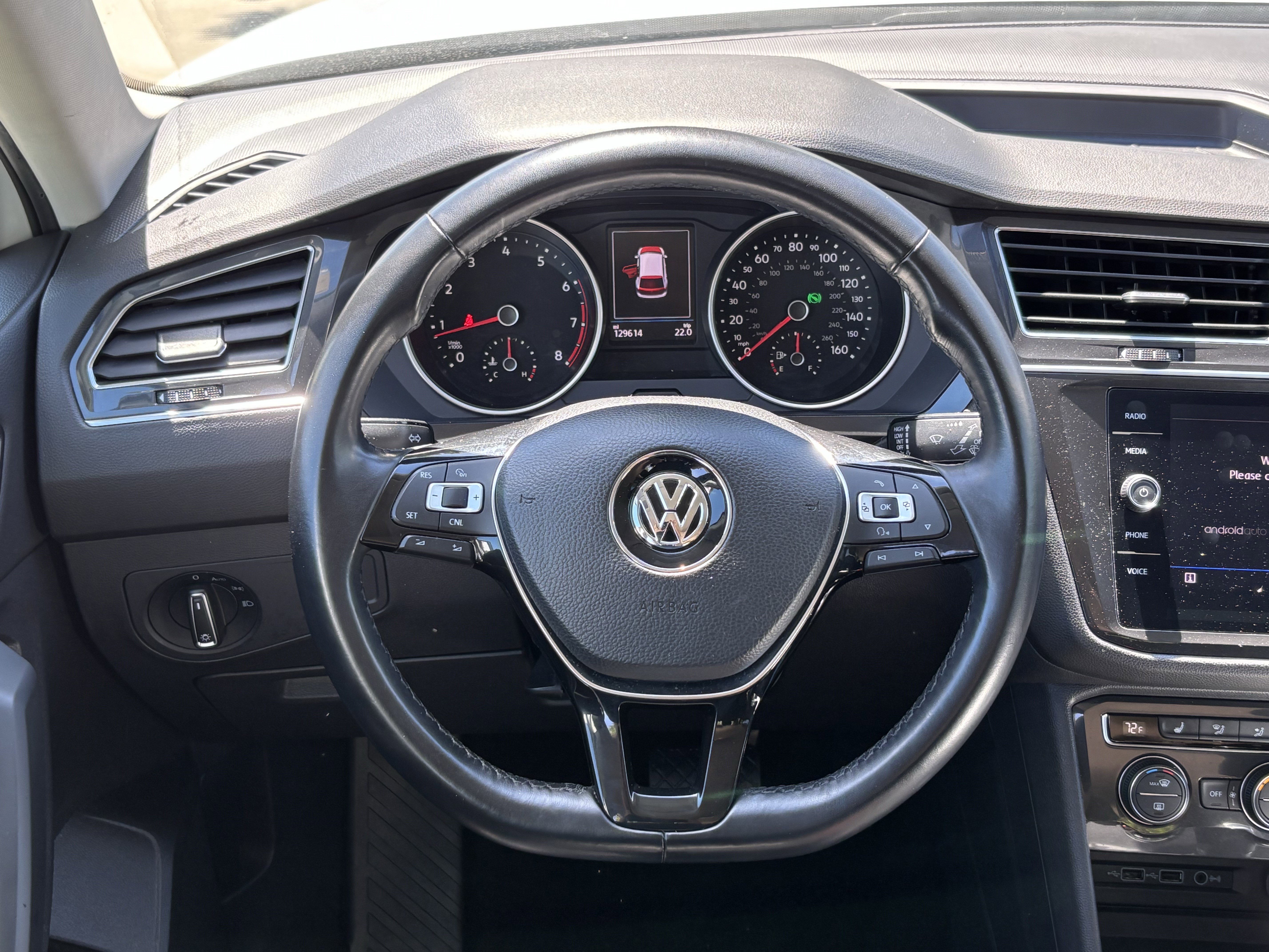 Used 2018 Volkswagen Tiguan SE FWD image 18