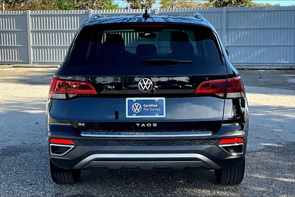Certified 2023 Volkswagen Taos SE w/ Panoramic Sunroof Package image 6