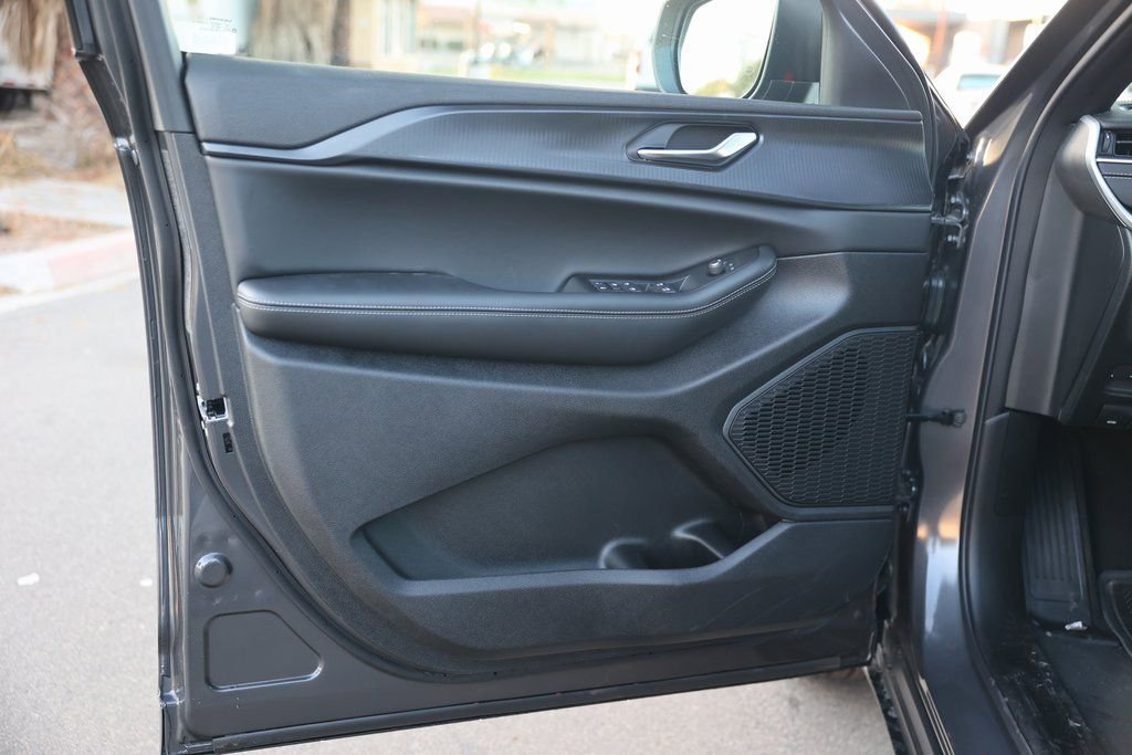 New 2025 Jeep Grand Cherokee Laredo X w/ Trailer Tow Package image 14