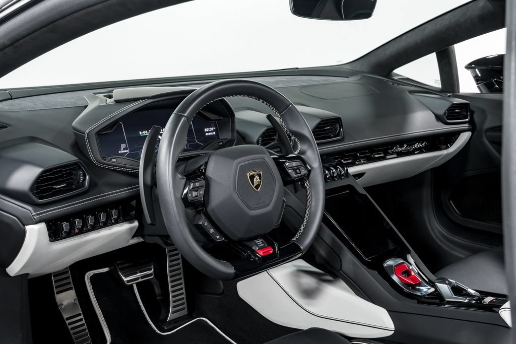 Used 2020 Lamborghini Huracan EVO RWD image 12