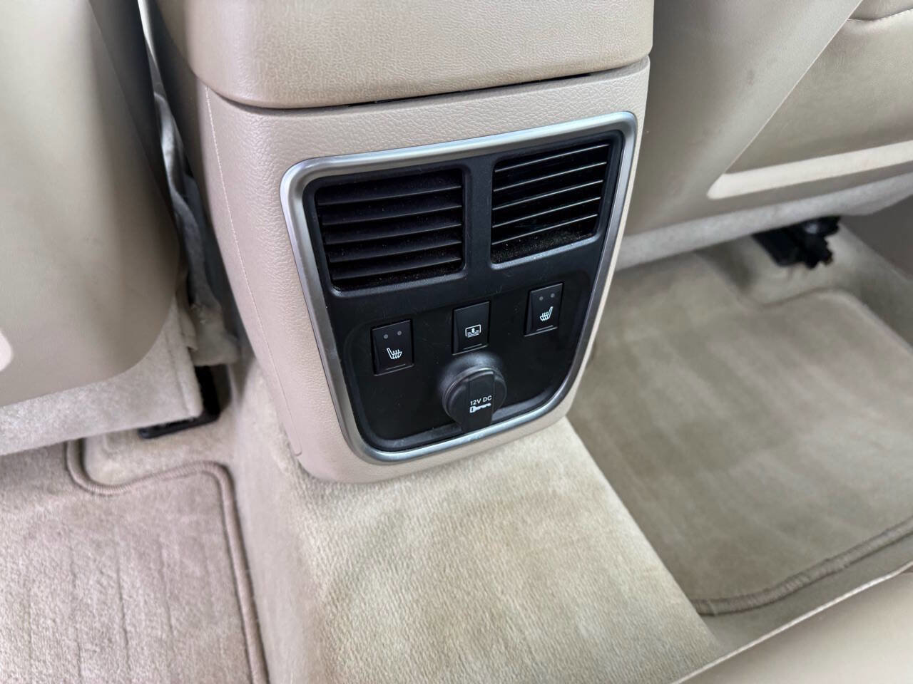 Used 2011 Chrysler 300 C image 17