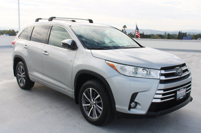 Used 2017 Toyota Highlander XLE AWD/4WD image 2