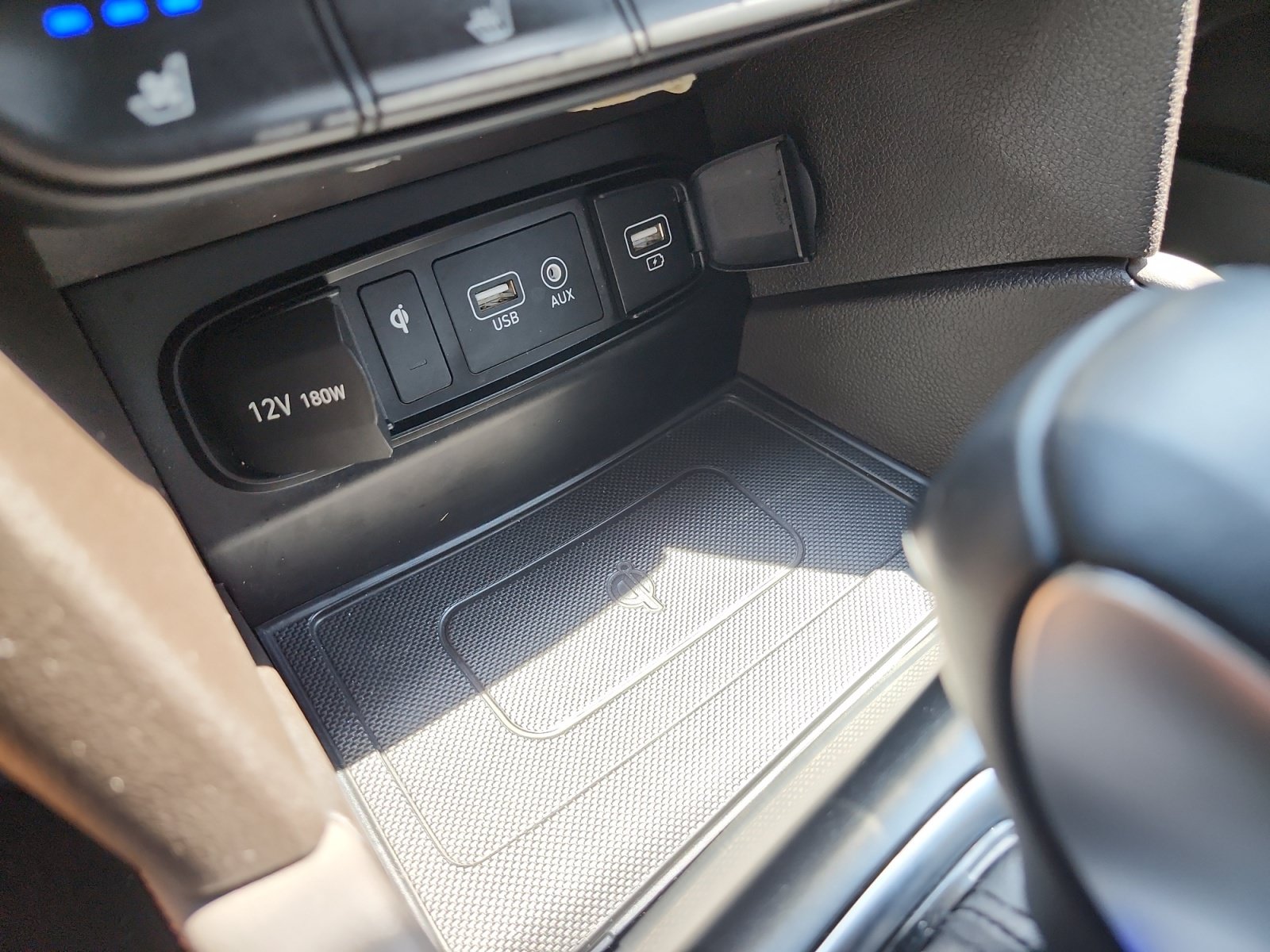 Used 2020 Hyundai Santa Fe Limited AWD/4WD image 24