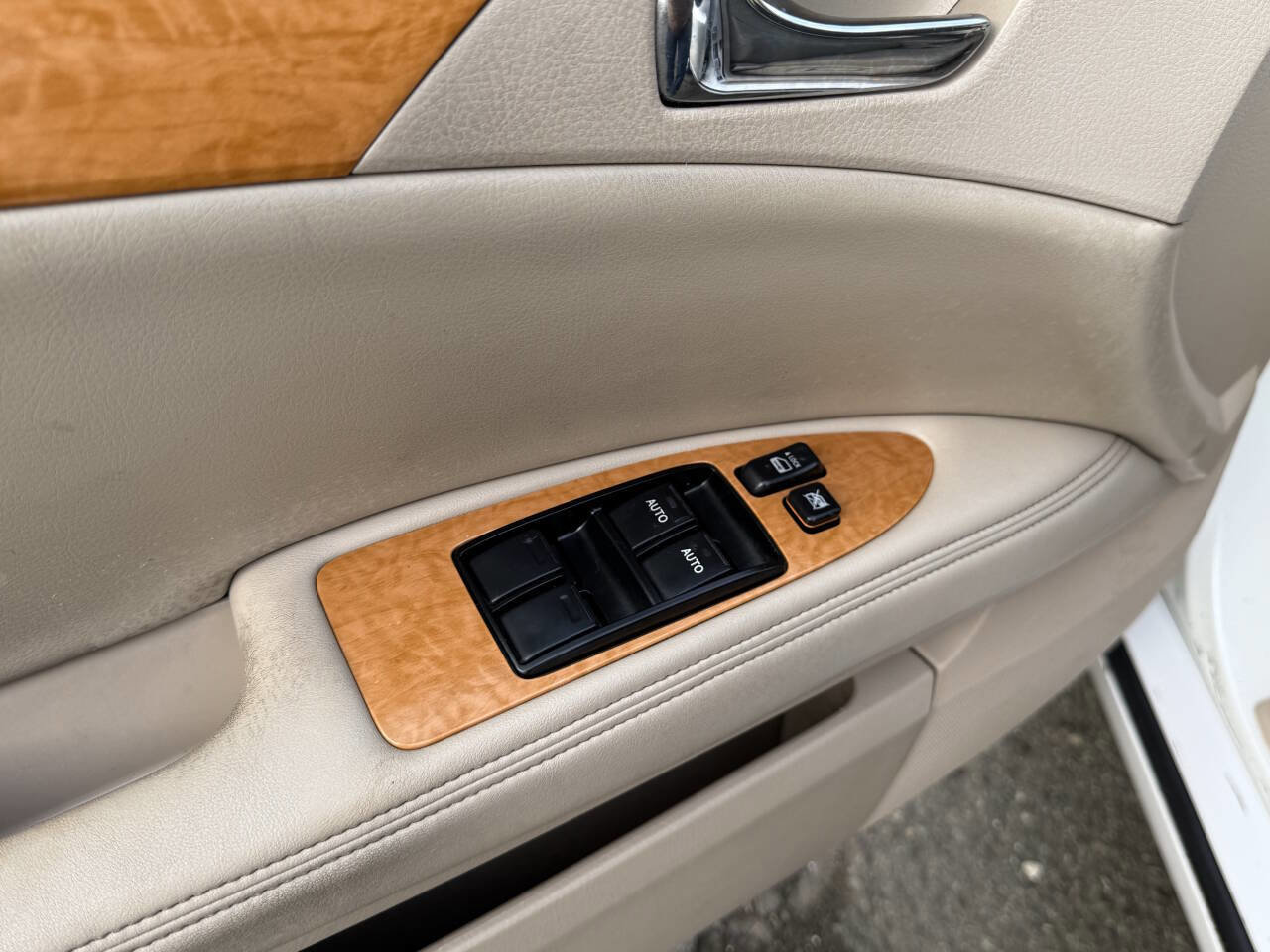 Used 2005 Toyota Avalon XLS image 30