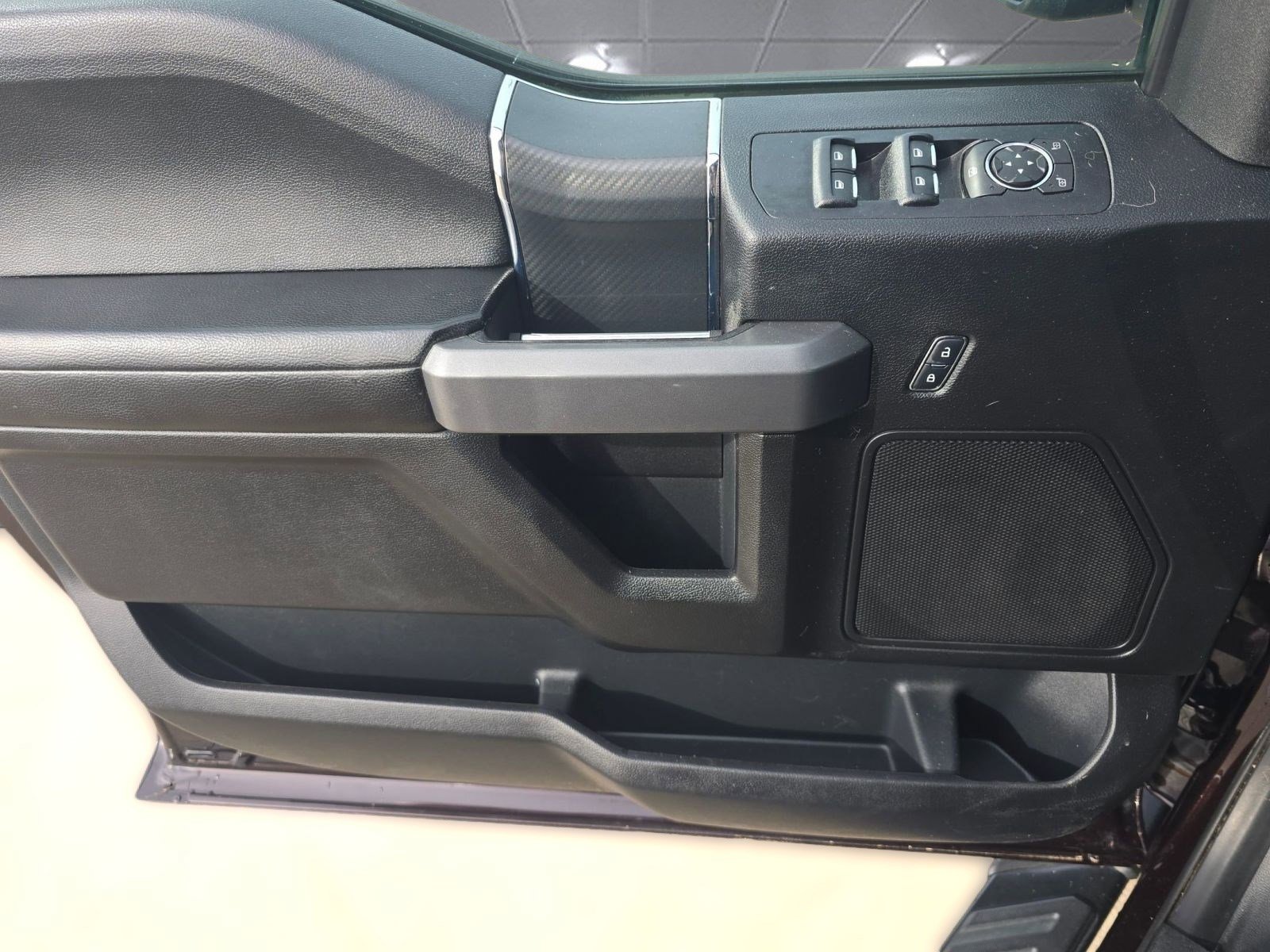 Used 2018 Ford F150 XLT w/ Equipment Group 302A Luxury image 11