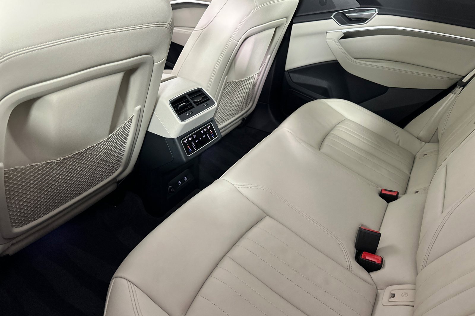 Used 2022 Audi e-tron Premium w/ Convenience Plus Package image 11