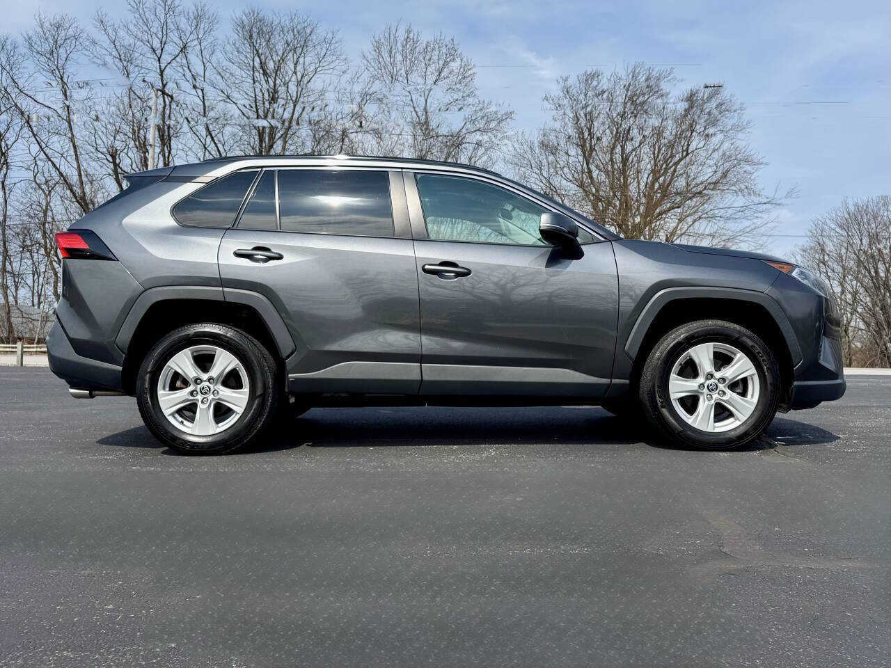 Used 2020 Toyota RAV4 XLE image 1