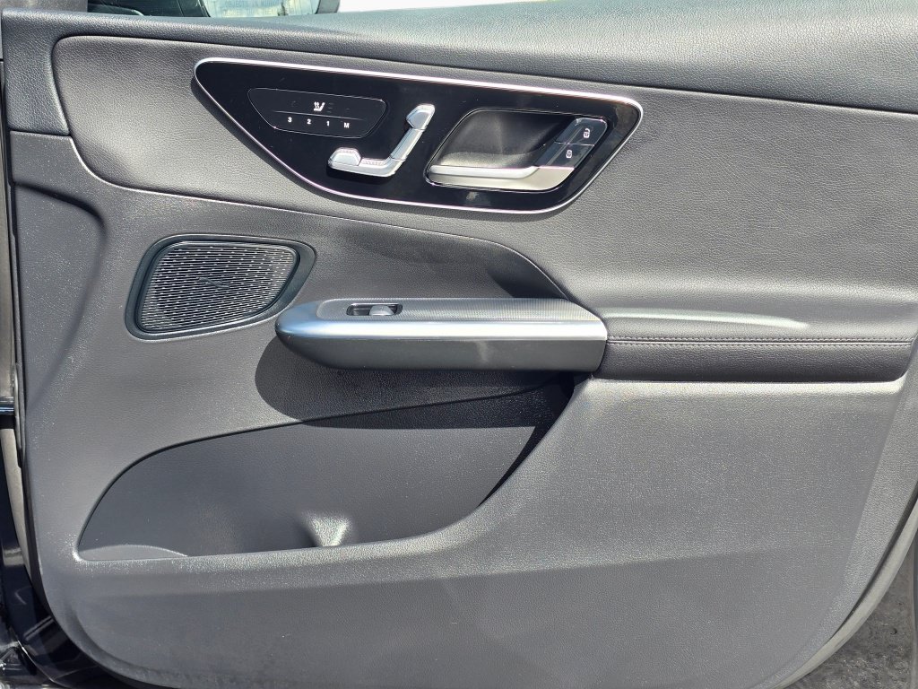 Used 2026 Mercedes-Benz GLC 300 4MATIC image 29