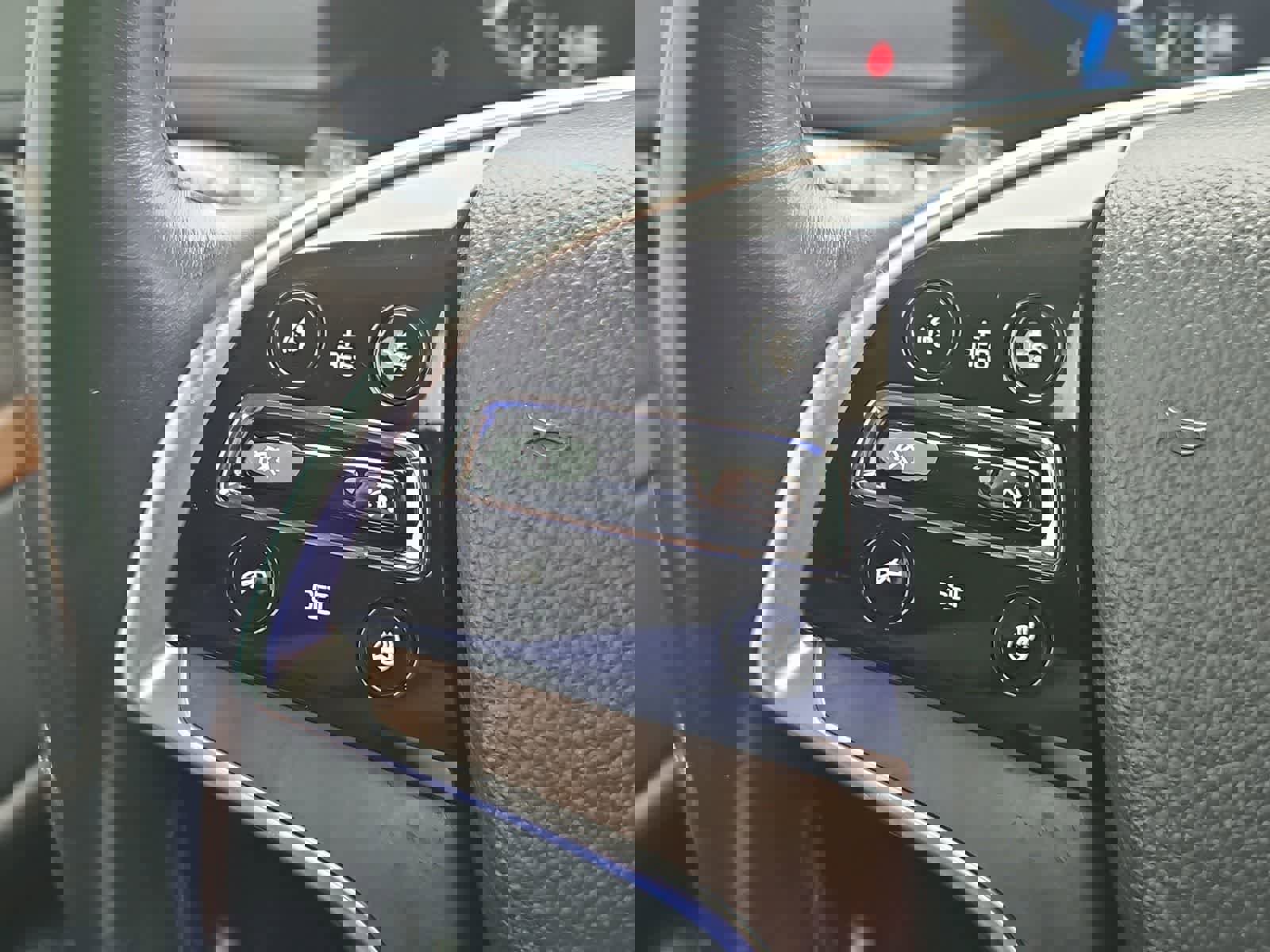 Used 2018 Cadillac Escalade ESV Premium Luxury image 24