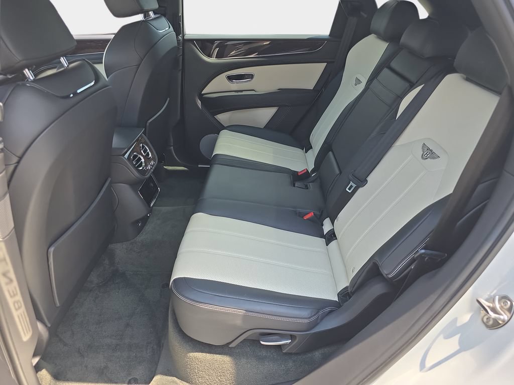 Used 2021 Bentley Bentayga AWD/4WD image 17