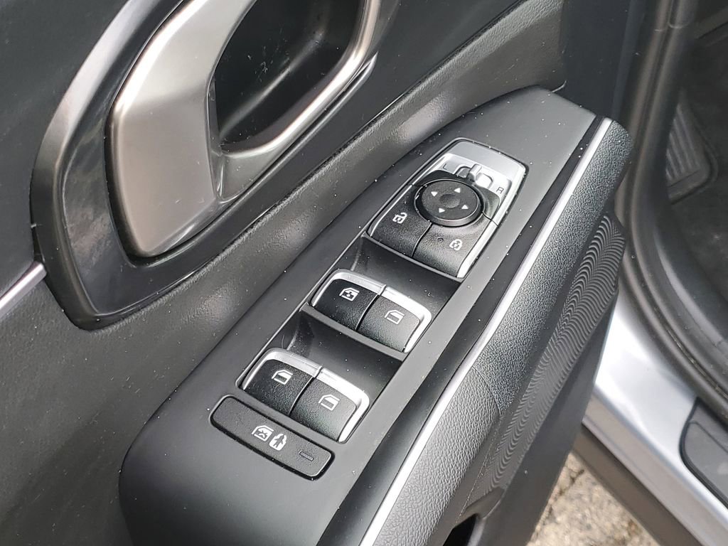 Certified 2023 Kia Sorento LX image 9