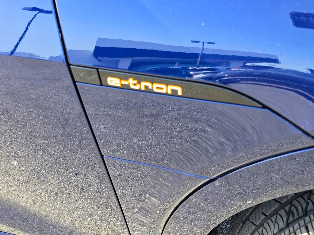 Used 2023 Audi e-tron Premium Plus w/ Premium Plus Package image 33