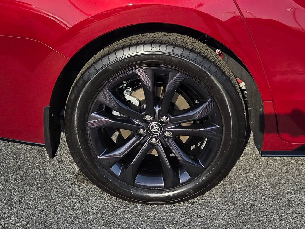 Used 2025 Toyota Sienna XSE image 18