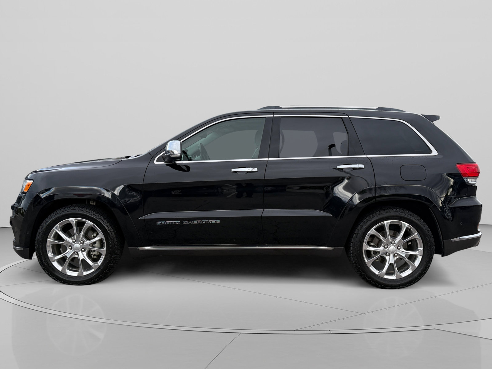 Used 2019 Jeep Grand Cherokee Summit image 2