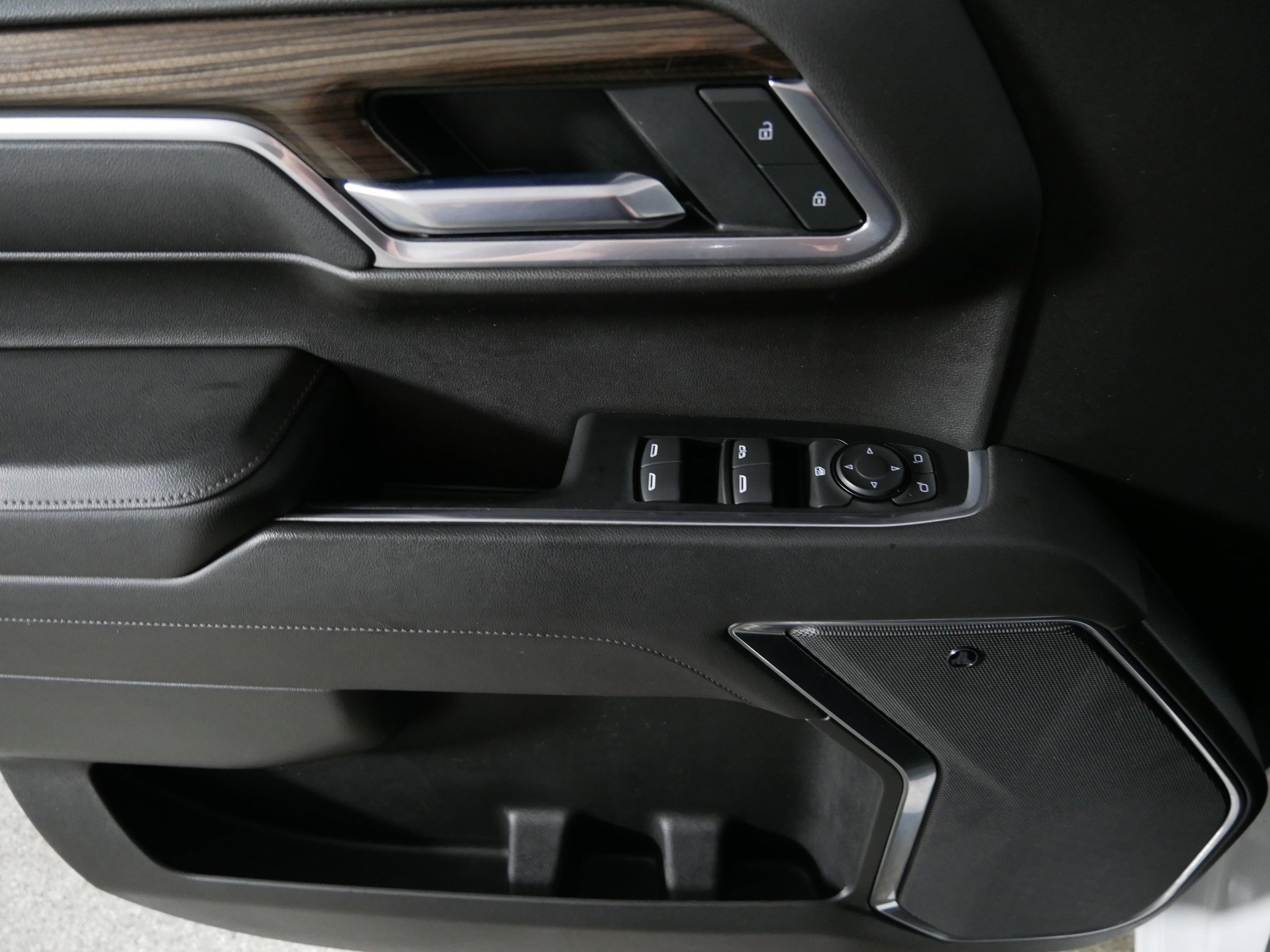 Used 2022 Chevrolet Silverado 1500 LT w/ Z71 Off-Road Package image 19