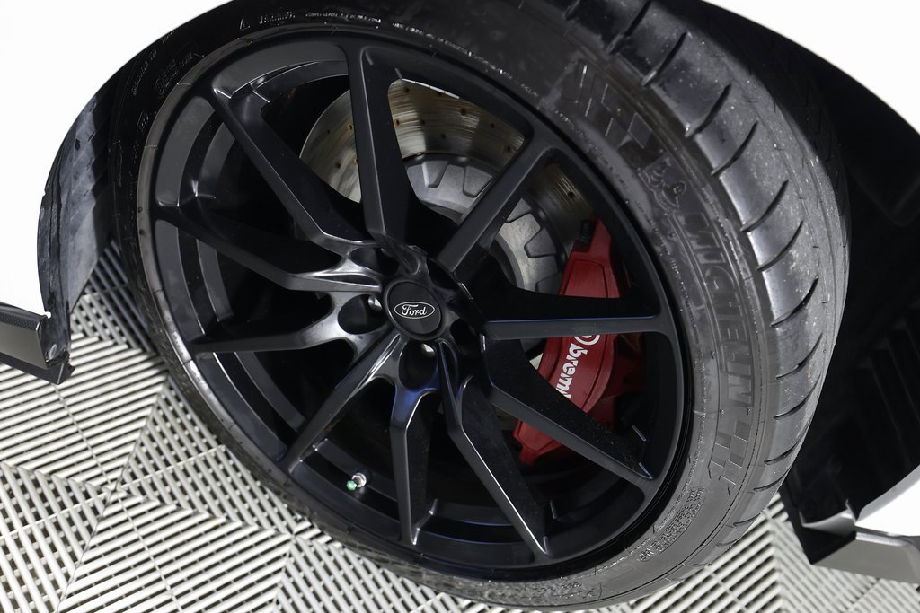 Used 2016 Ford Mustang Shelby GT350 w/ Technology Package image 40