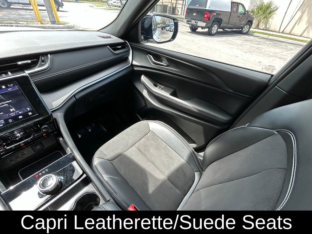 Used 2024 Jeep Grand Cherokee Altitude image 11