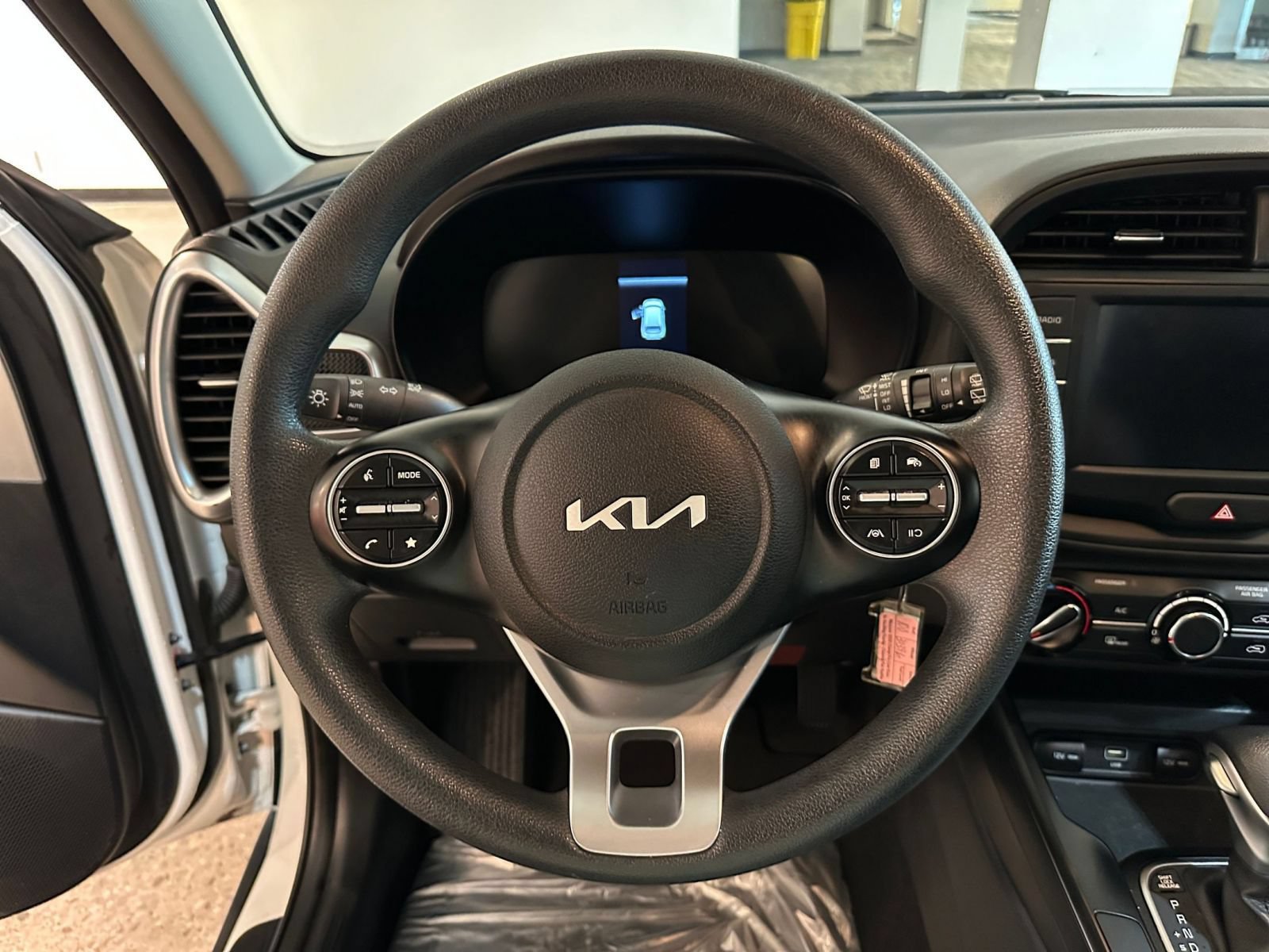 Used 2025 Kia Soul LX w/ LX Technology Package FWD image 27