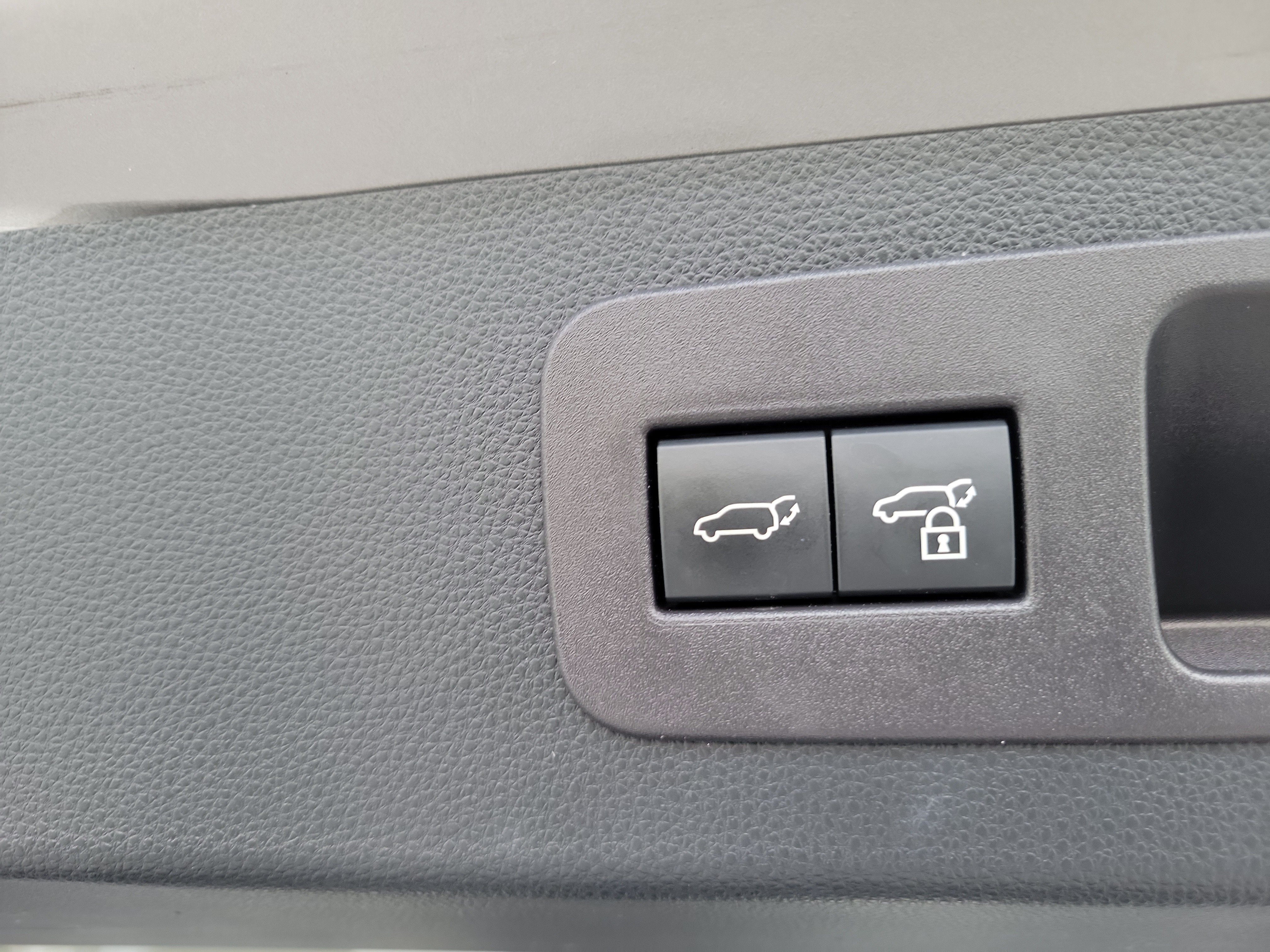 Used 2022 Lexus LX 600 4WD w/ Accessory Package (Z1) image 12