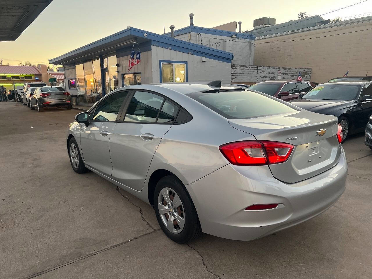 Used 2018 Chevrolet Cruze LS FWD image 5
