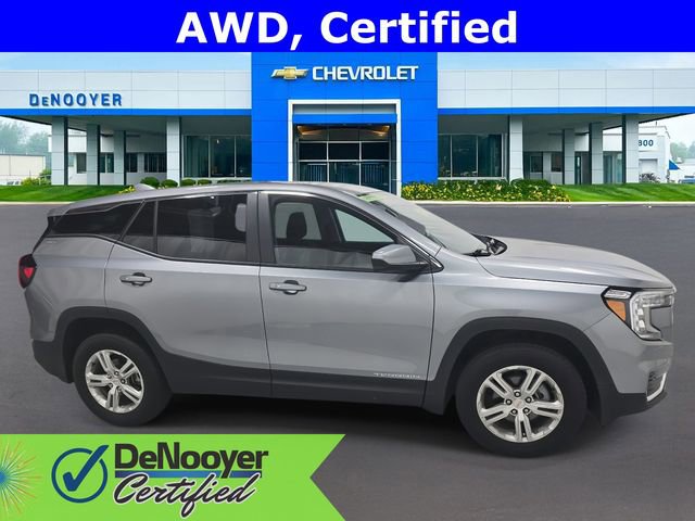 Used 2024 GMC Terrain SLE image 4