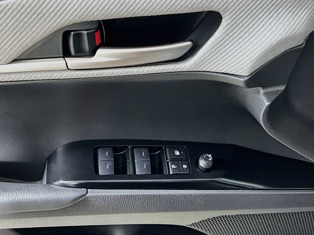 Used 2025 Toyota Camry SE FWD image 14
