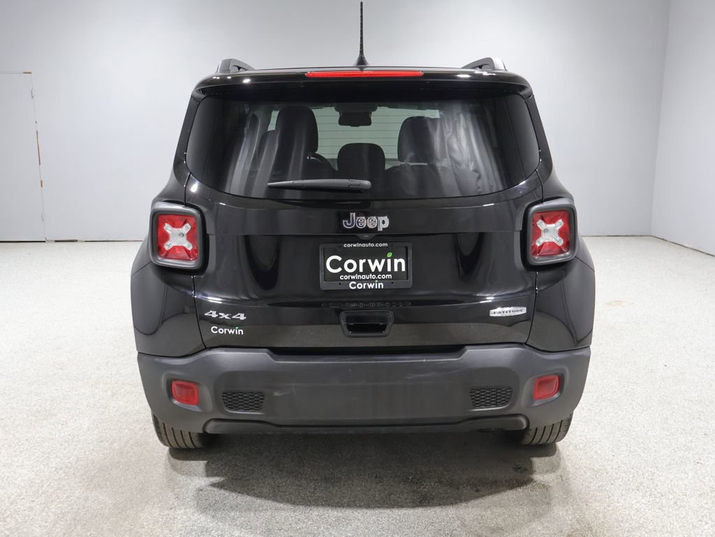 Used 2022 Jeep Renegade Latitude w/ Convenience Group AWD/4WD image 3