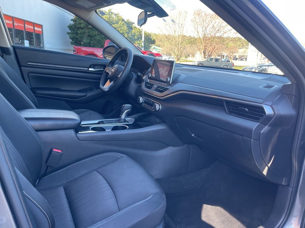 Used 2024 Nissan Altima 2.5 SV image 16