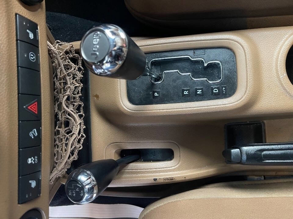 Used 2014 Jeep Wrangler Sahara w/ Connectivity Group image 15