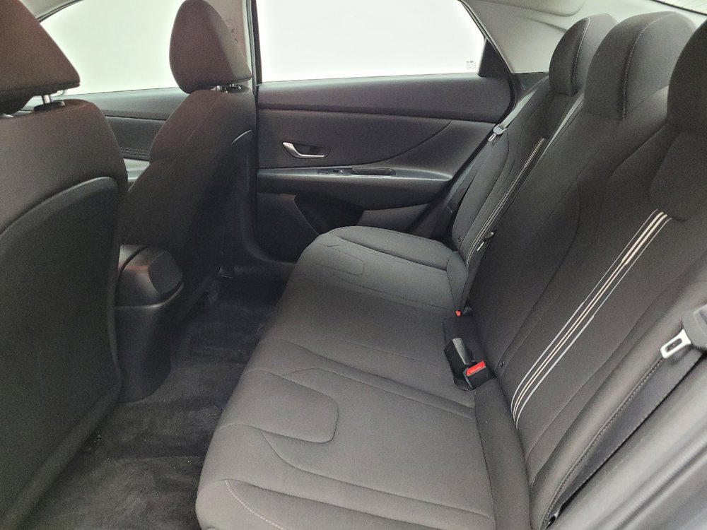 Used 2023 Hyundai Elantra SEL w/ Preferred Accessory Package FWD image 18