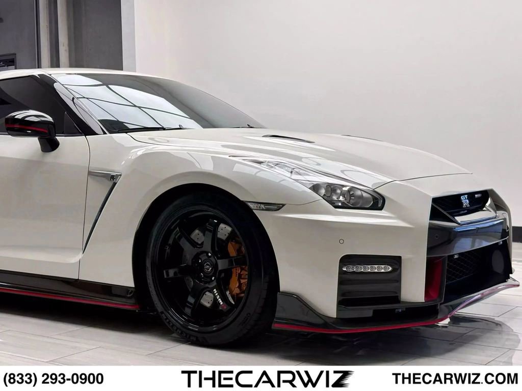 Used 2018 Nissan GT-R NISMO AWD/4WD image 3