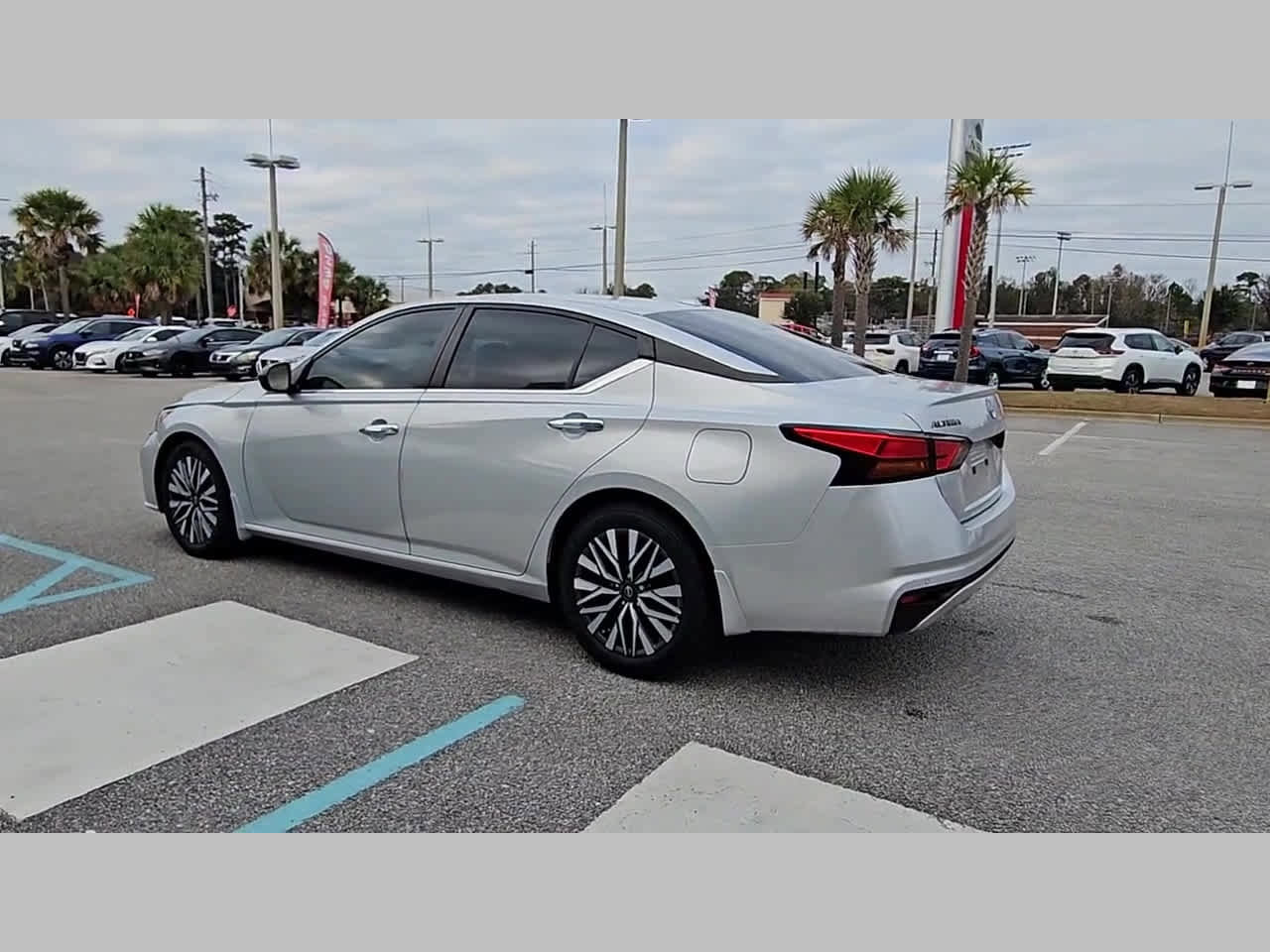Used 2024 Nissan Altima 2.5 SV image 28