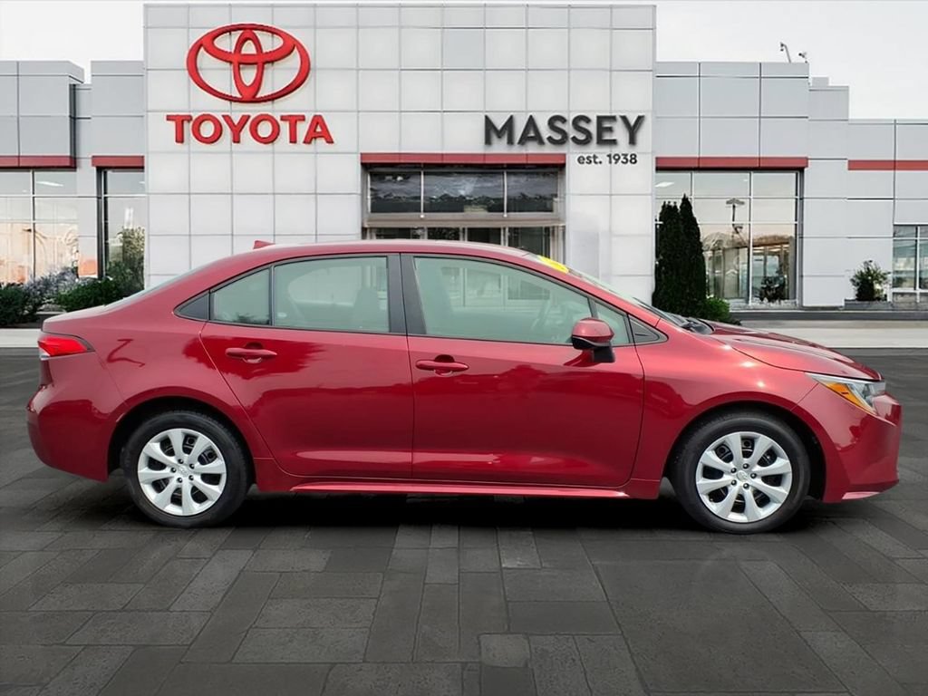 Used 2025 Toyota Corolla LE FWD image 2