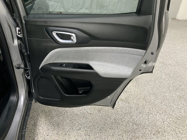 Used 2023 Jeep Compass Latitude image 16