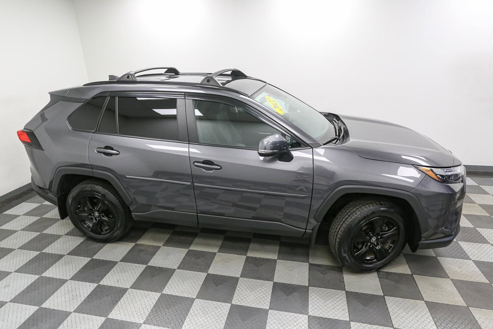 Used 2022 Toyota RAV4 XLE w/ XLE Grade Weather Package AWD/4WD image 5