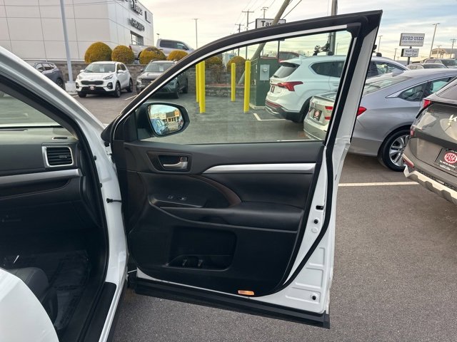 Used 2019 Toyota Highlander XLE image 35