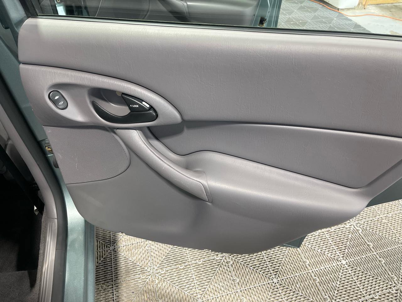 Used 2004 Ford Focus SE FWD image 16