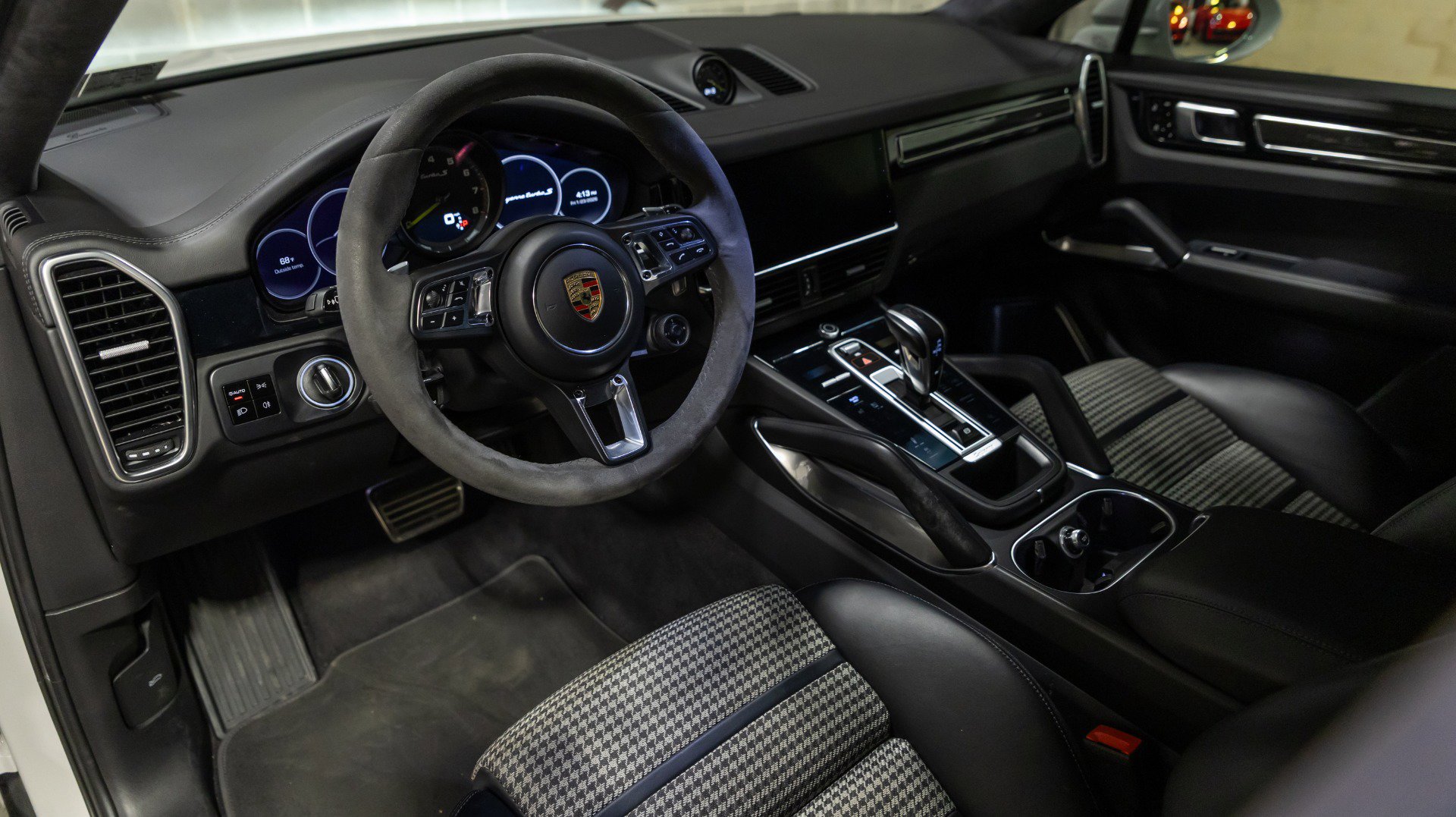 Used 2021 Porsche Cayenne Turbo S image 40