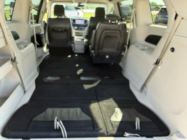 Used 2023 Chrysler Pacifica Touring-L FWD image 35