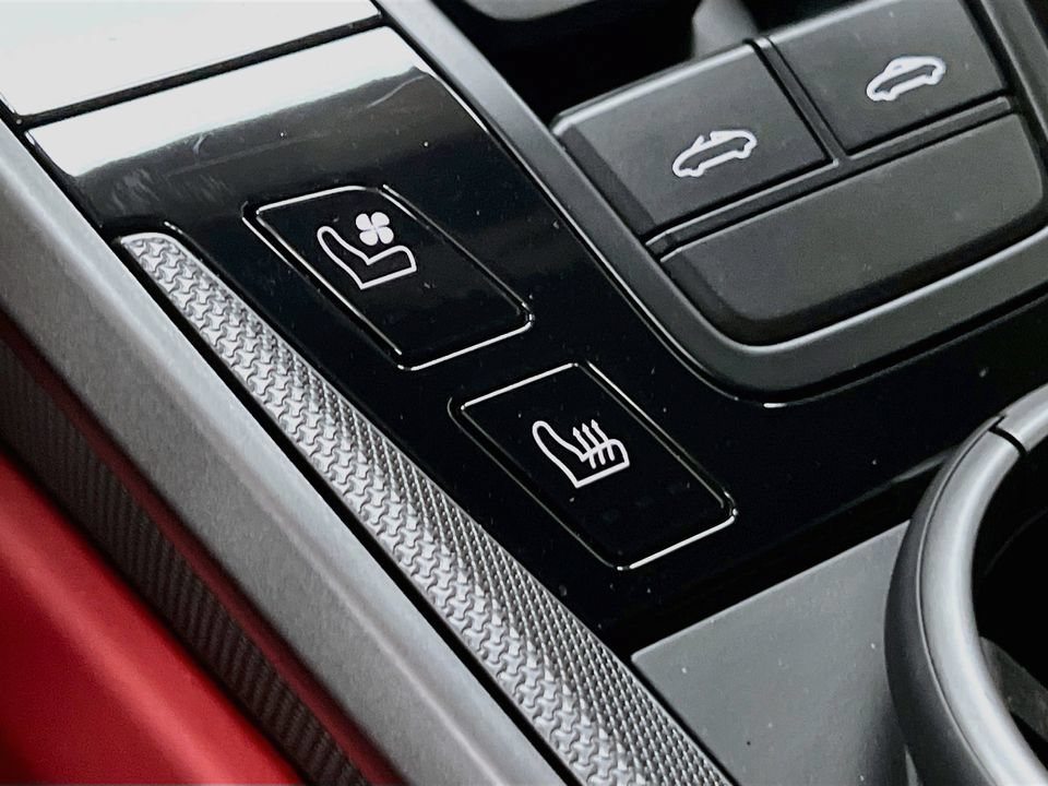 Certified 2024 Porsche 911 Targa 4 AWD/4WD image 22