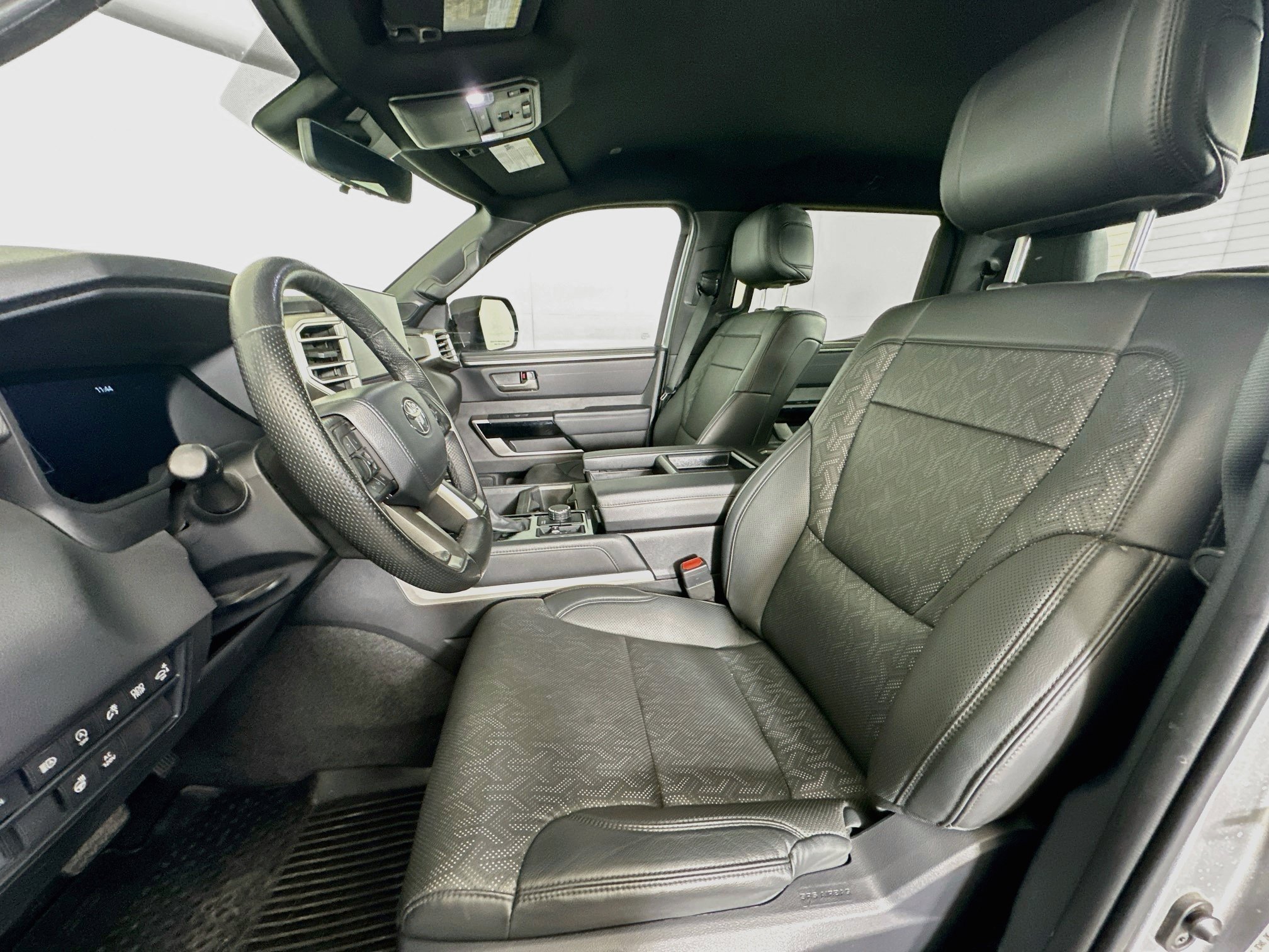 Used 2025 Toyota Tundra Limited AWD/4WD image 13