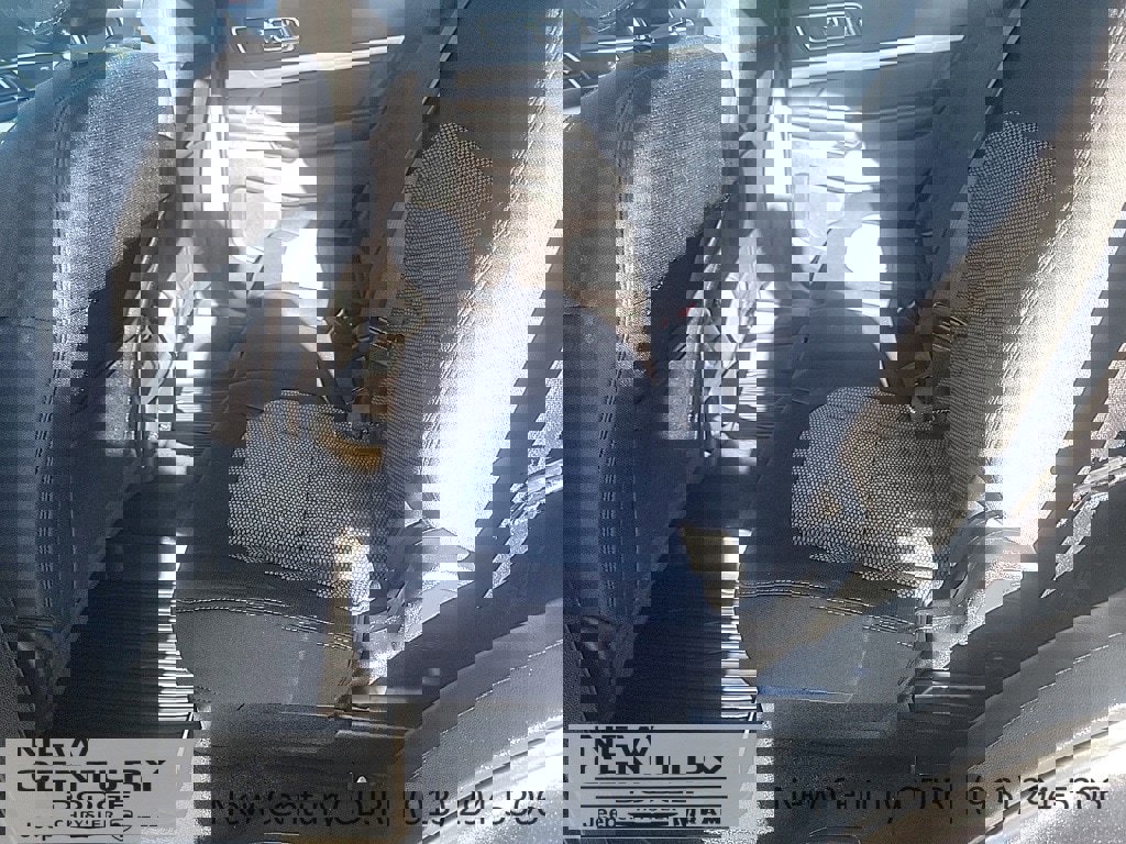 Used 2017 Ford Explorer XLT image 12