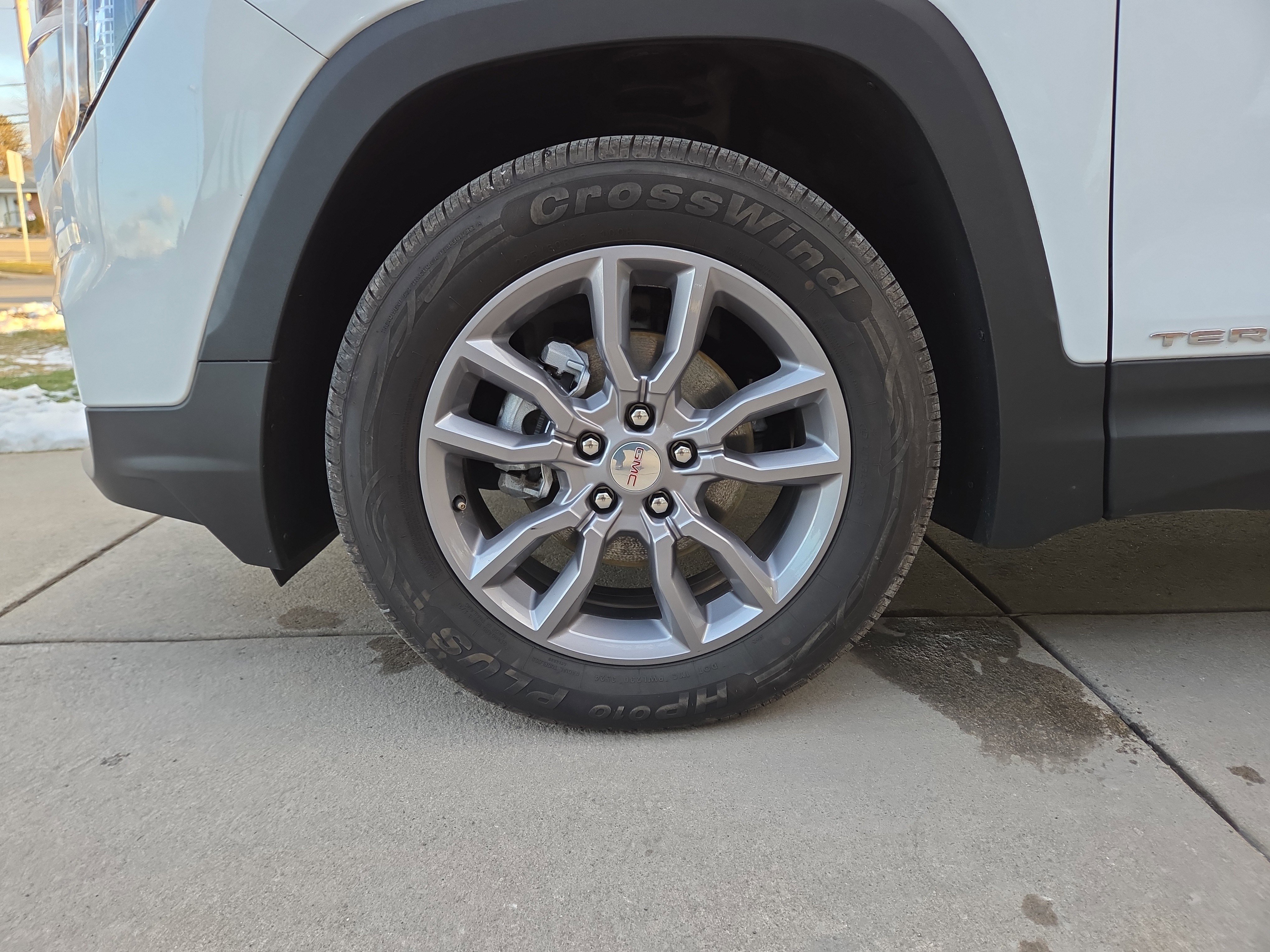 Used 2024 GMC Terrain SLT image 11